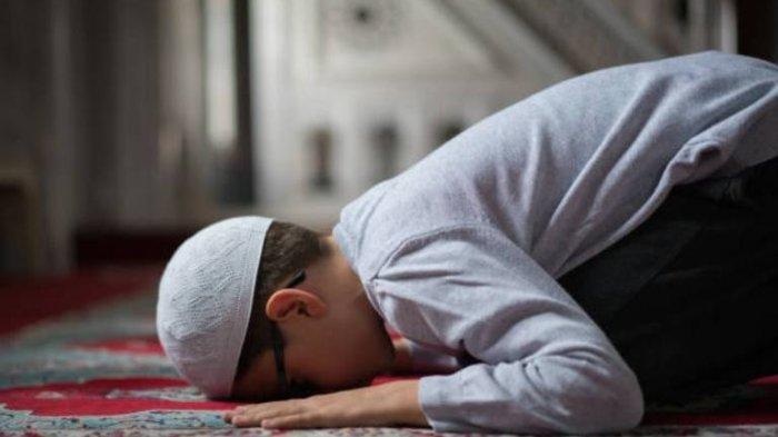 Waktu Sholat Tahajud Di Bulan Puasa. Keistimewaan Sholat Tahajud di Bulan Ramadan, Lengkap dengan